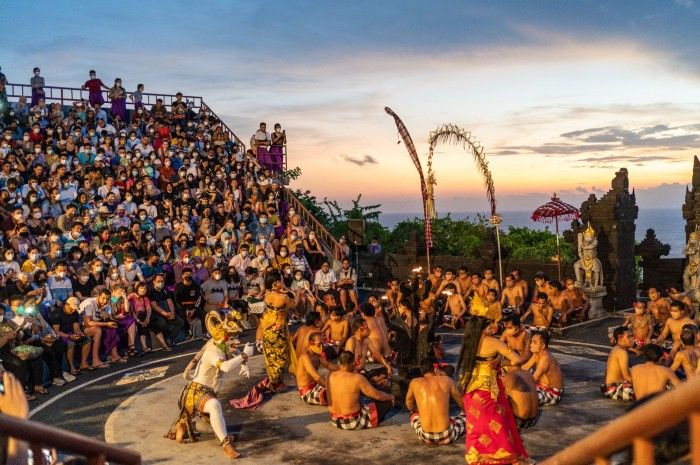 ULUWATU TOUR